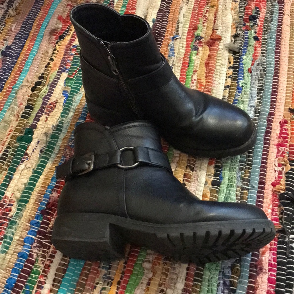 STEVE MADDEN BUCKLE BOOTIES
